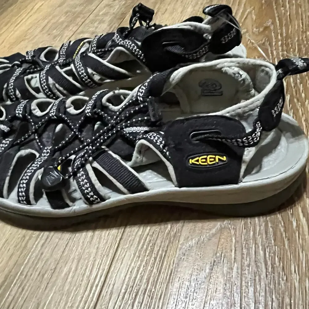 KEEN Whisper Closed Toe Waterproof Sandals Womens 8.5 Black Gray Hiking Sport